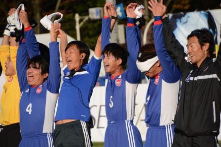 パラグアイに勝利し、喜びの日本代表