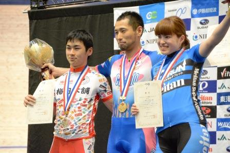 個人パーシュート3ｋｍ 左から、2位　相園健太郎選手、１位　藤田征樹選手、3位　藤井美穂選手。