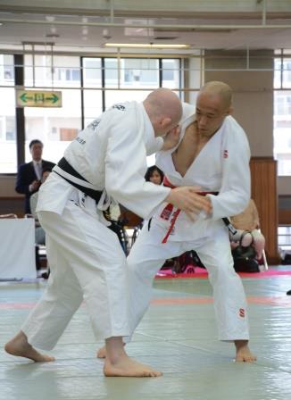 男子60kg級　廣瀬誠（写真右）と平井孝明の対戦